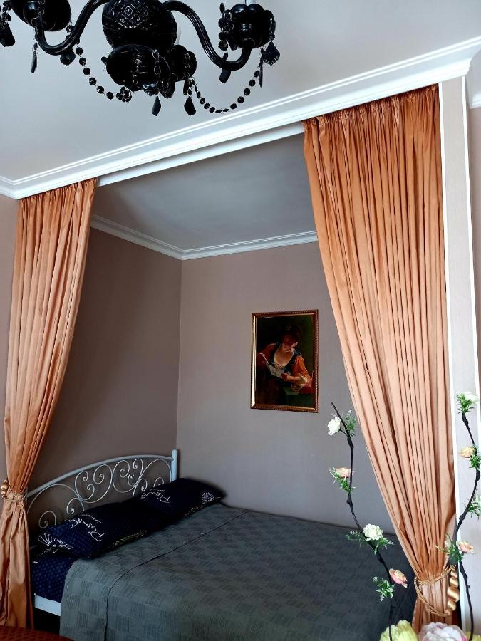 1ком белая ночь центр цум, Wi - Fi посуточно почасово месяц Chernihiv